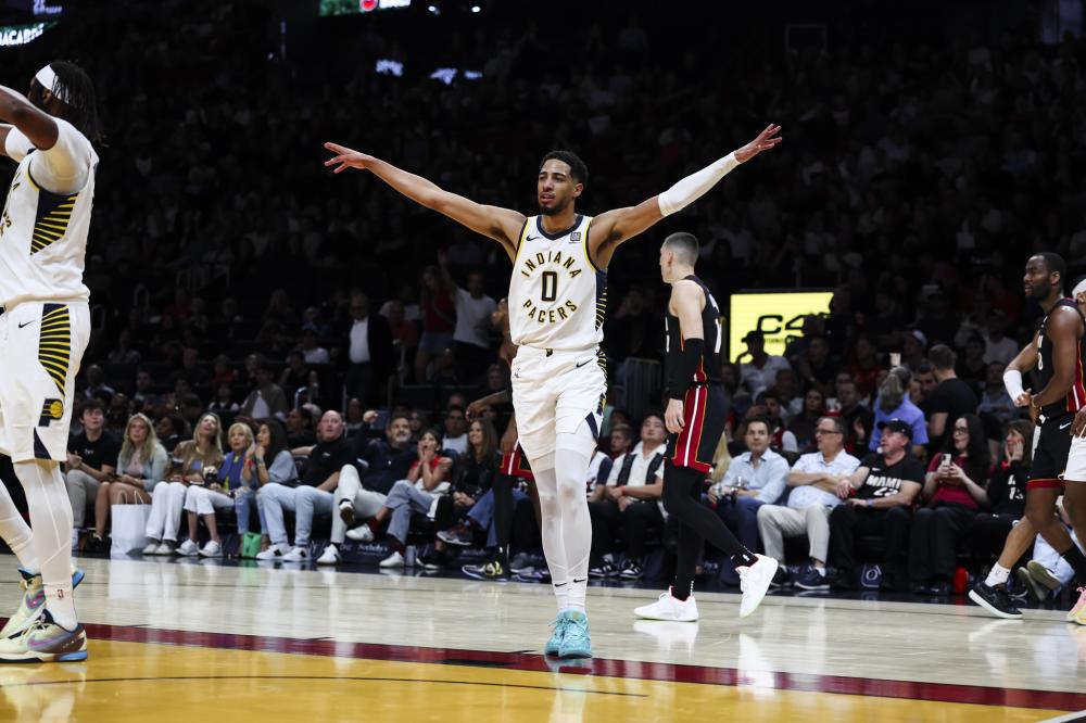 他在接受采 他在接受采